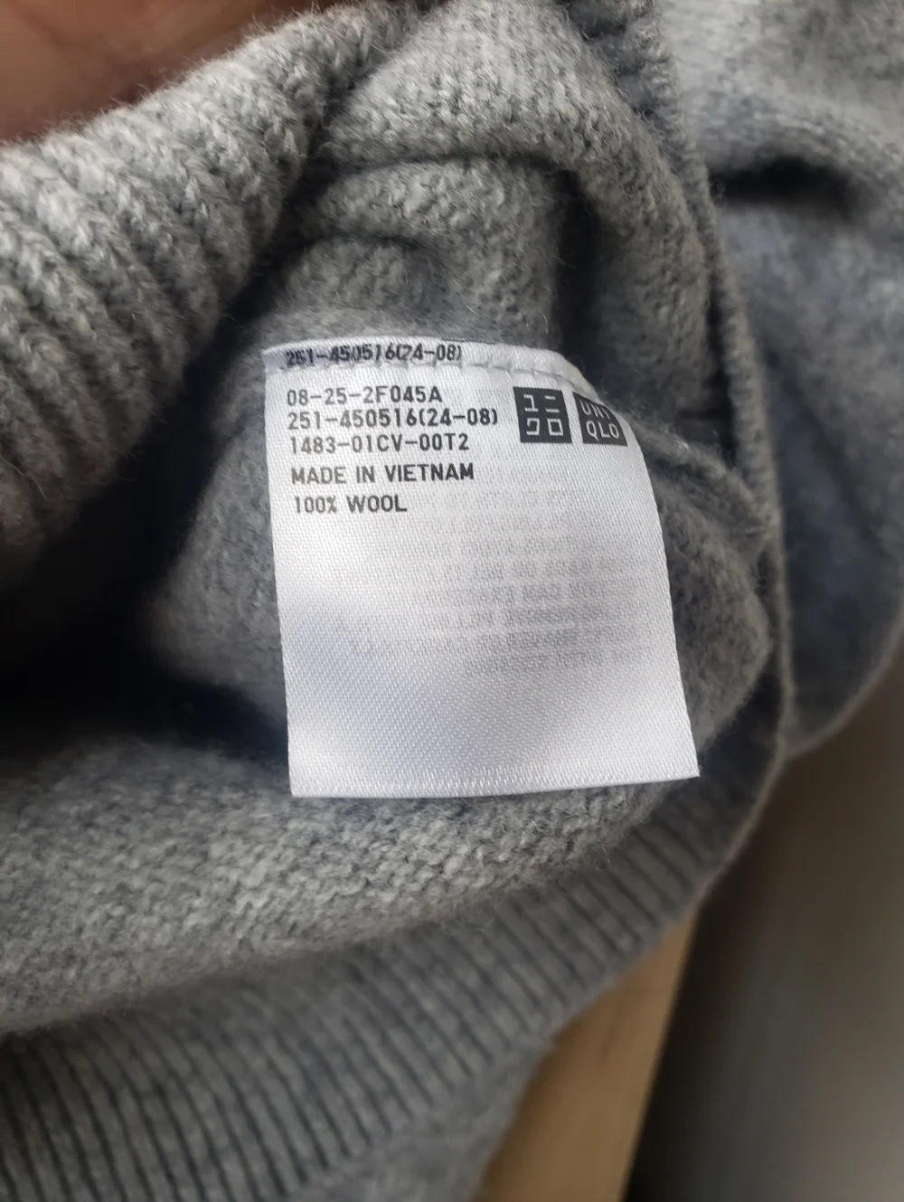 Uniqlo Gray Crewneck Sweater - Picture 5 of 9